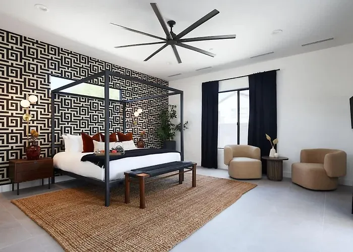 Lenny Luxe-brand New Designer Home-private Pool Holiday home *