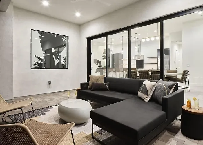 Lenny Luxe-brand New Designer Home-private Pool Holiday home *